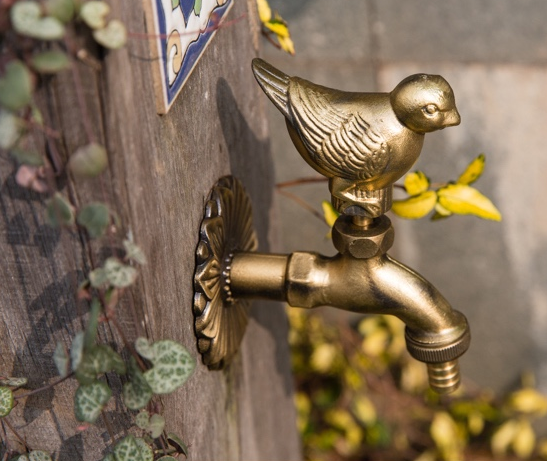 Animal figurine garden faucets